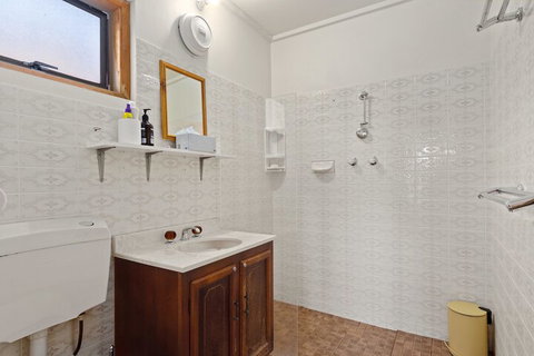 Cliffs End Beach Shack 105 Gold Coast Drive Carrickalinga - Accommodation Directory 5