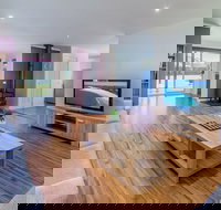 Loch Retreat 550m TO Town - Accommodation Directory