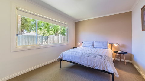Loch Retreat 550m TO Town - Accommodation Directory 4
