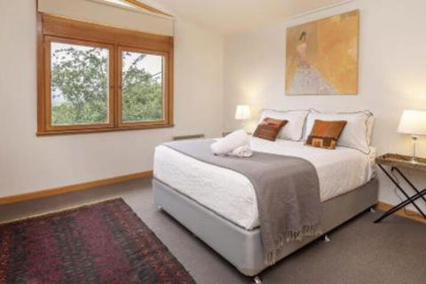 Alpine House Views Over Lake Jindabyne & The Snowy Mountains - Accommodation Directory 0