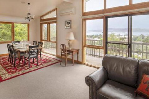 Alpine House Views Over Lake Jindabyne & The Snowy Mountains - Accommodation Directory 6