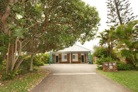 Unit 1 / 14 Tamarindus Street Marcoola Beach Pet Friendly 300 BOND Linen Supplied - Accommodation Directory 0