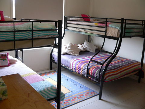 Lantauanan - Accommodation Directory 6