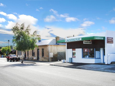 Oatlands Retreat - Accommodation Directory 5