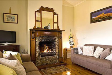 Charlie Bates Cottage - Accommodation Directory 1