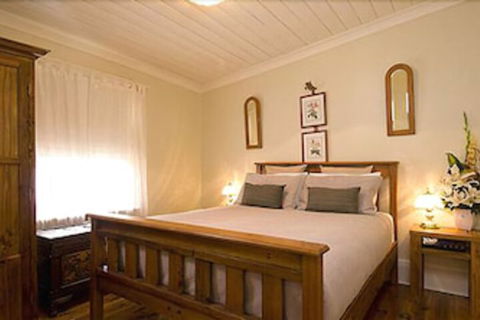 Charlie Bates Cottage - Accommodation Directory 5