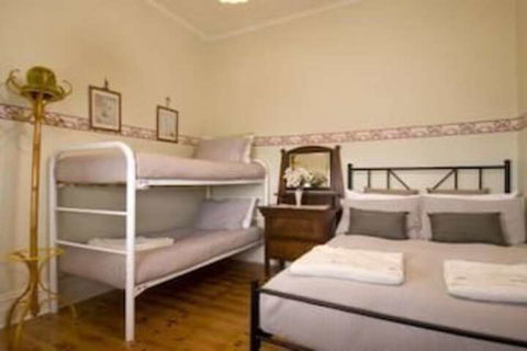 Charlie Bates Cottage - Accommodation Directory 4