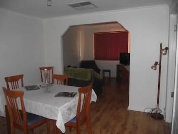 Aly's Cottage - Accommodation Directory 1