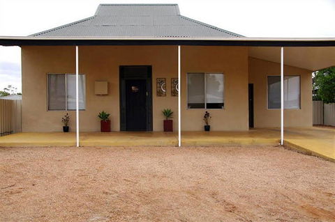 Artmecca Holiday House - Accommodation Directory 0