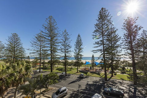 Oaks Gold Coast Calypso Plaza Suites - Accommodation Directory 1