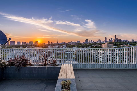 Oaks Melbourne South Yarra Suites - Accommodation Directory 0