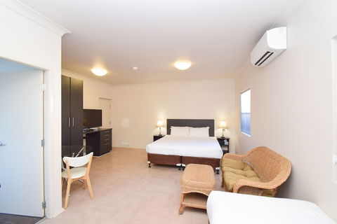 Station Hotel Motel Kurri Kurri - Accommodation Directory 6