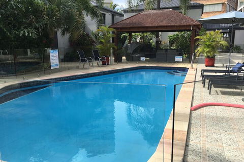 Burleigh Palms Holiday Apartments - Accommodation Directory 4