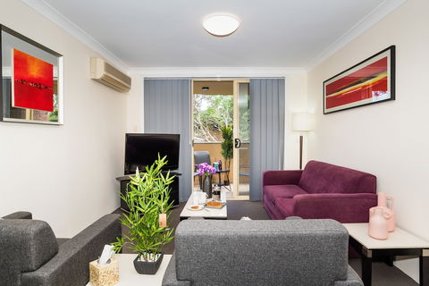 Eastwood Furnished Apartments - Accommodation Directory 4