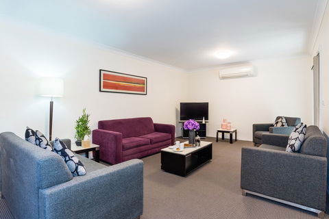 Eastwood Furnished Apartments - Accommodation Directory 3