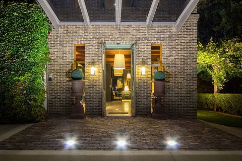 De Russie Boutique Hotel Orange - Accommodation Directory 2