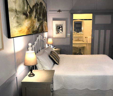 The Chalet Guesthouse And Studio - Accommodation Directory 6