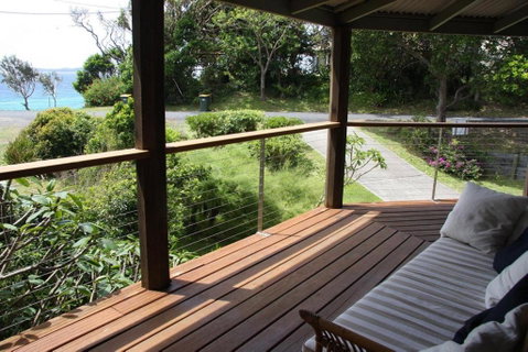 FAR SHORE - Accommodation Directory 3