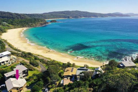 FAR SHORE - Accommodation Directory 0