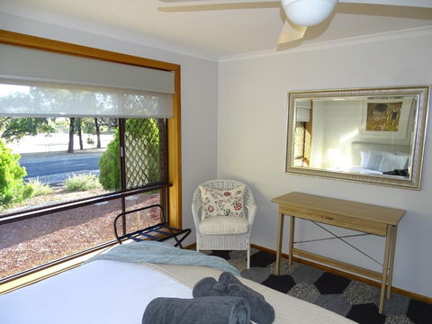 3 Pears On The Park McLaren Vale - Accommodation Directory 5