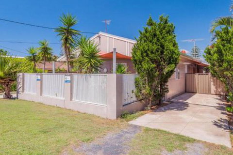 Yamba Daze Sunset Pet Friendly - Accommodation Directory 4