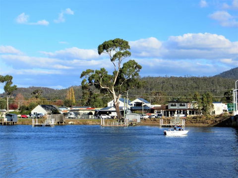 Orford Prosser Holiday Units - Accommodation Directory 1