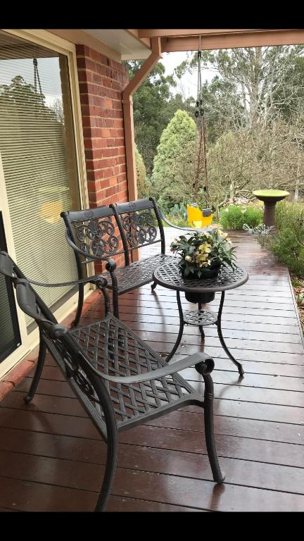 Holly Cottage - Accommodation Directory 2