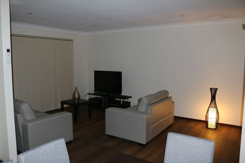 Cozy Stay At Kearsley - Accommodation Directory 3