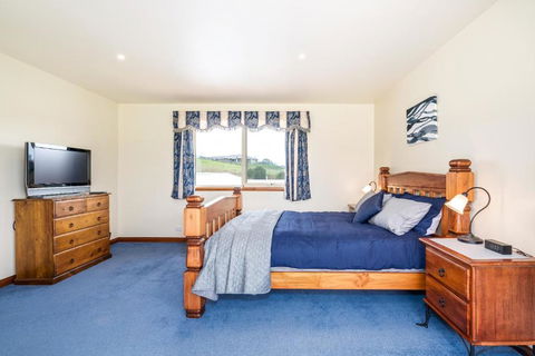 Country Meets Town - Accommodation Directory 2