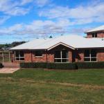 Country Meets Town - Accommodation Directory 0