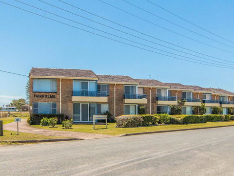 Fairholme 8 Perfect Lakefront Position - Accommodation Directory 6