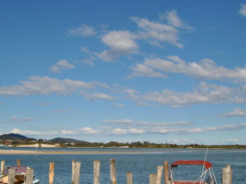 Fairholme 5 Opposite Lake - Accommodation Directory 3