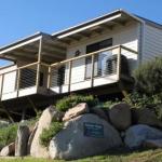 KINGFISHER COTTAGE Beachfront At The Binalong Bay - Accommodation Directory 0
