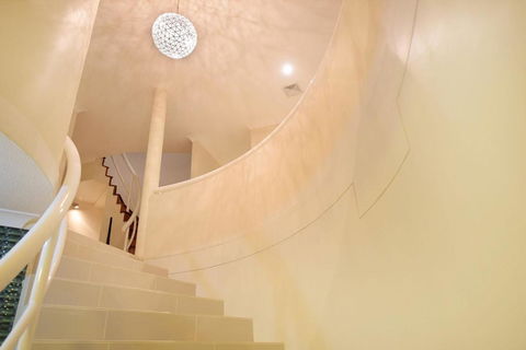 BEACHSIDE MANOR Walk To The Beach - Accommodation Directory 5