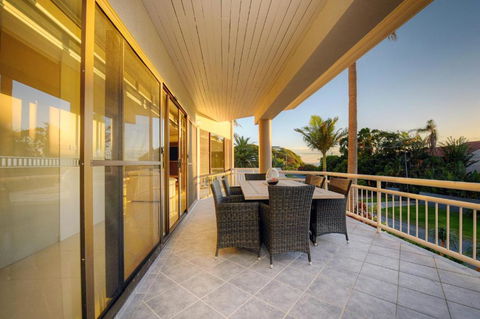 BEACHSIDE MANOR Walk To The Beach - Accommodation Directory 2