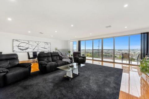 BENGALEE EXECUTIVE TOWNHOUSE MODERN & STYLISH - Accommodation Directory 6