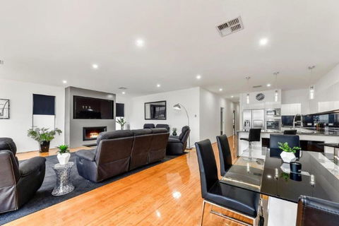 BENGALEE EXECUTIVE TOWNHOUSE MODERN & STYLISH - Accommodation Directory 2
