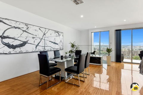 BENGALEE EXECUTIVE TOWNHOUSE MODERN & STYLISH - Accommodation Directory 4