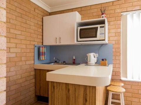 NARRAWALLEE RETREAT - Accommodation Directory 4
