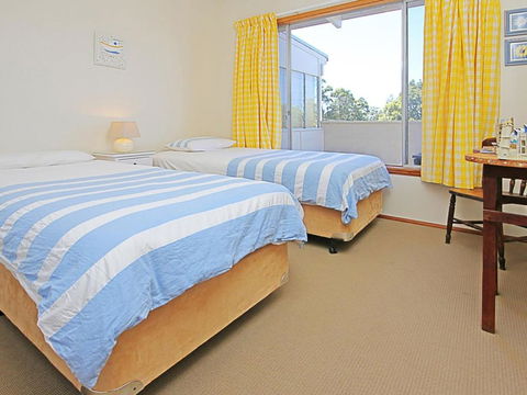 REST ASHORE At MOLLYMOOK - Accommodation Directory 1