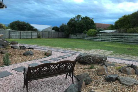 OCEAN BREEZE - Accommodation Directory 0