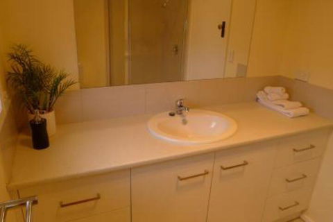 OCEAN BREEZE - Accommodation Directory 4