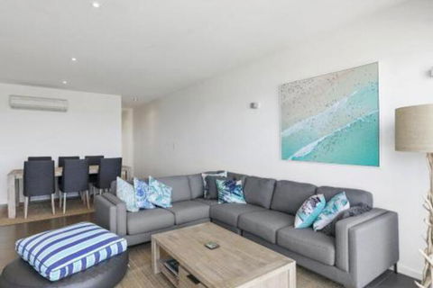 WATERFRONT SEVEN In The Heart Of Lorne - Accommodation Directory 7
