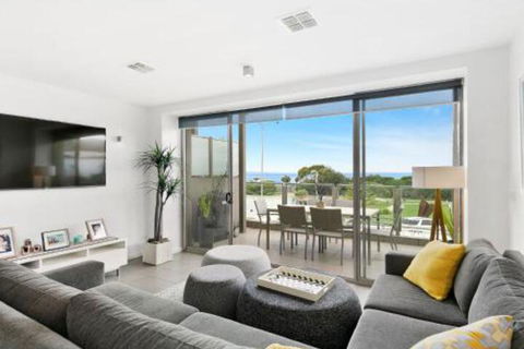 WATERFRONT TWO Position Perfect NEW LISTING 2019 - Accommodation Directory 4