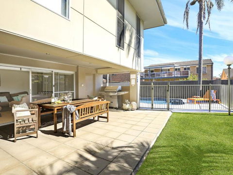 Isthmus On Jones Beach - Accommodation Directory 1