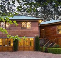 Treetops elegant inviting designer cedar home - Accommodation Directory