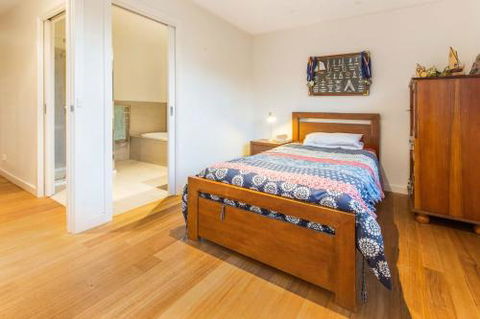 BAY VIEWS On MANNA DROMANA - Accommodation Directory 3