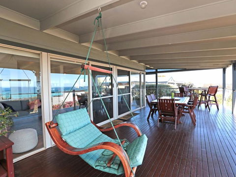 BAY VIEWS On MANNA DROMANA - Accommodation Directory 5