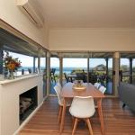 BAY VIEWS On MANNA DROMANA - Accommodation Directory 0