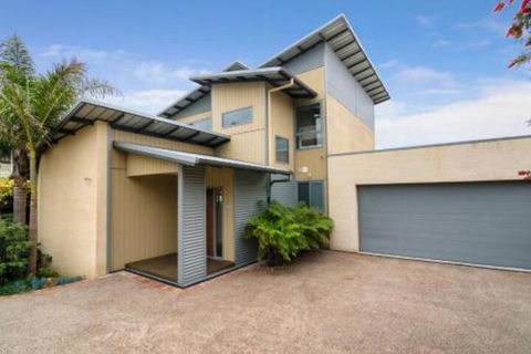 PIER 55 DROMANA... - Accommodation Directory 4